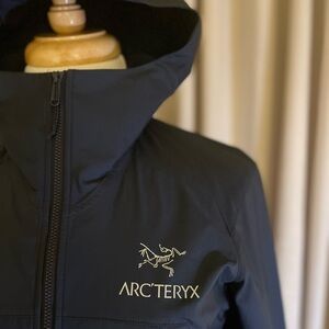 Arc’teryx  Navy blue softshell Tenquille Hoody Women’s small